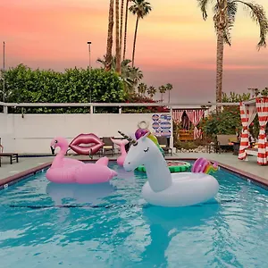 Float 3*, Palm Springs USA